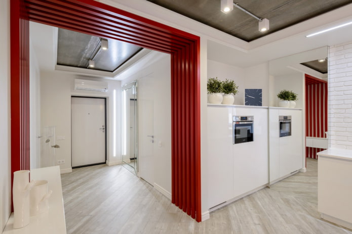 passagem sem portas no interior da cozinha