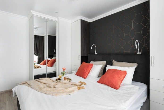 Quarto com guarda-roupa espelhado