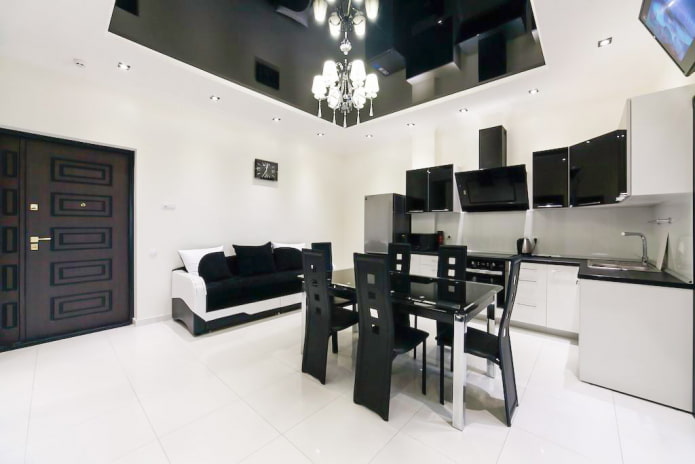 estrutura de teto falso preto e branco no interior
