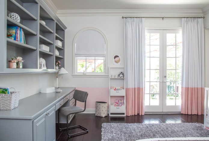 cortinas de duas cores com uma listra na parte inferior