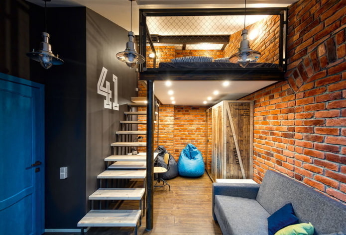 interior de um apartamento de dois andares no estilo loft