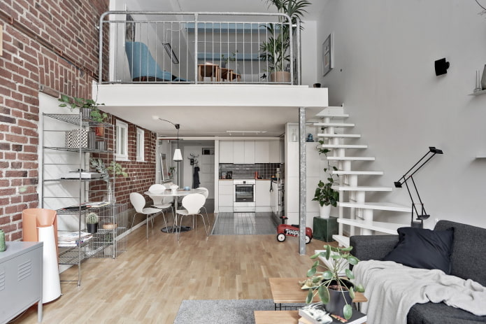 interior de um apartamento de dois andares em estilo loft
