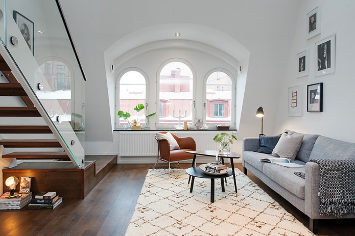 interior de um apartamento de dois andares em estilo escandinavo
