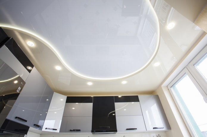 design brilhante de dois níveis na cozinha