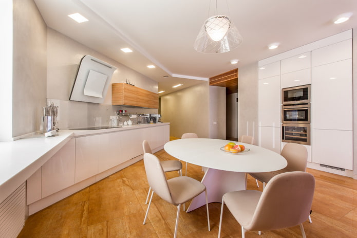 design branco de dois níveis na cozinha