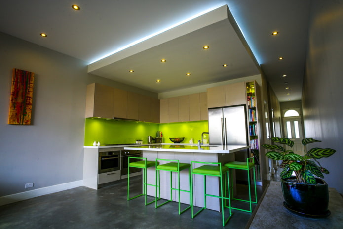 design cinza de dois níveis na cozinha