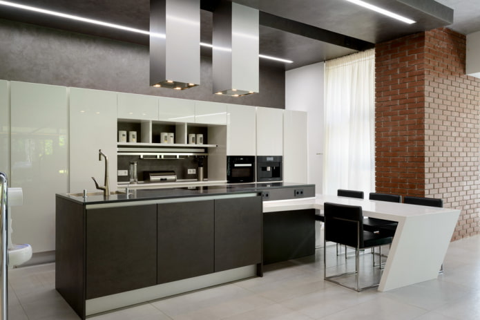design preto de dois níveis na cozinha