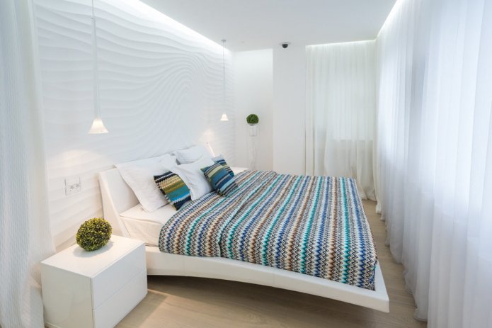 cama de casal branca no interior