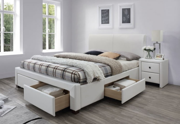 modelo de casal com gavetas no interior