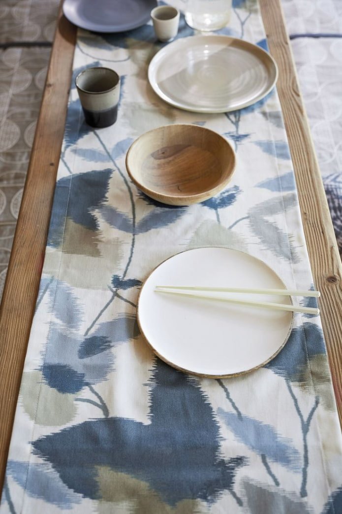 caminho de mesa para um interior moderno