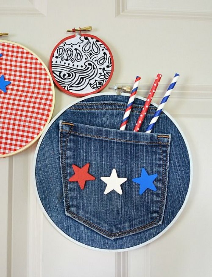 Bolso feito de argolas e jeans