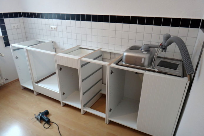 instalação de armários de cozinha