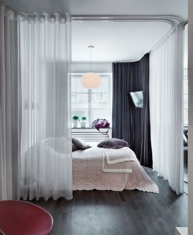 quarto em um apartamento de dois cômodos em estilo europeu