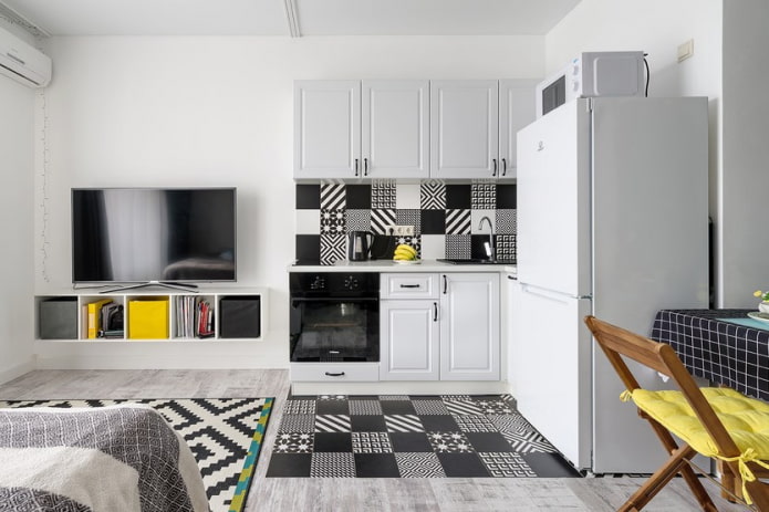 Cozinha-sala de estar com padrões em preto e branco