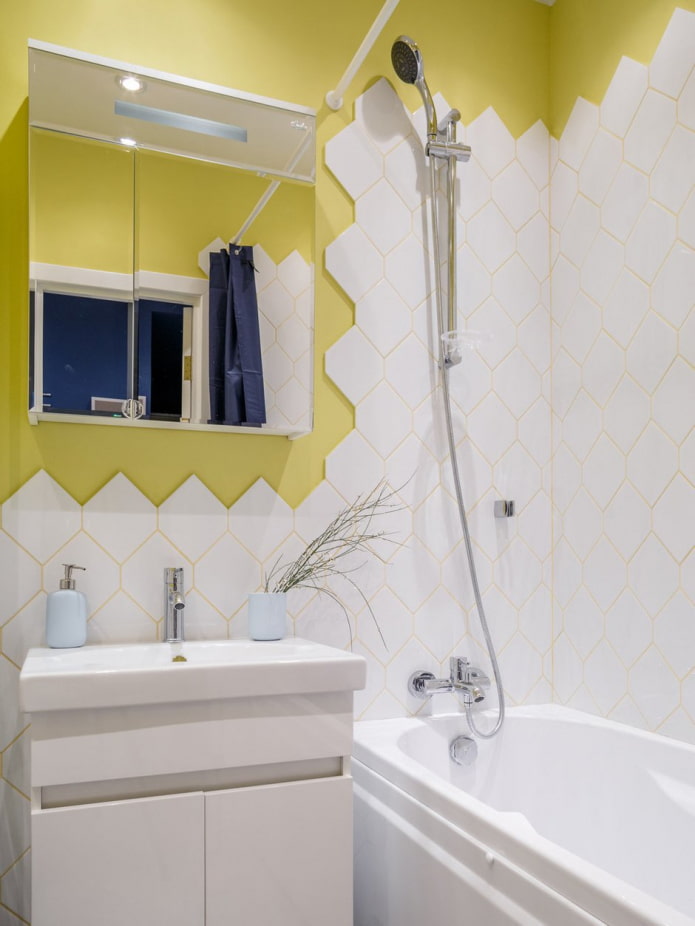 Rejunte amarelo com azulejos brancos