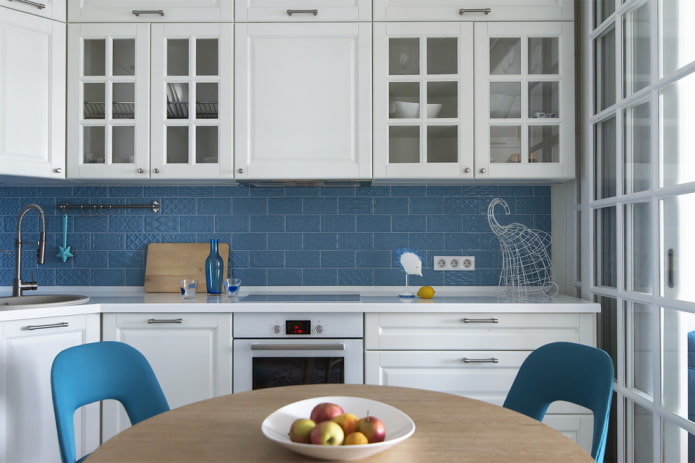azulejos cerâmicos no backsplash da cozinha