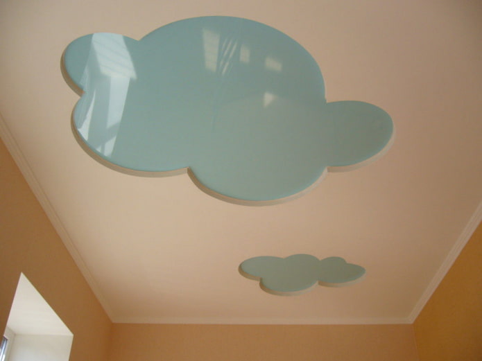estrutura de teto figurado em forma de nuvens