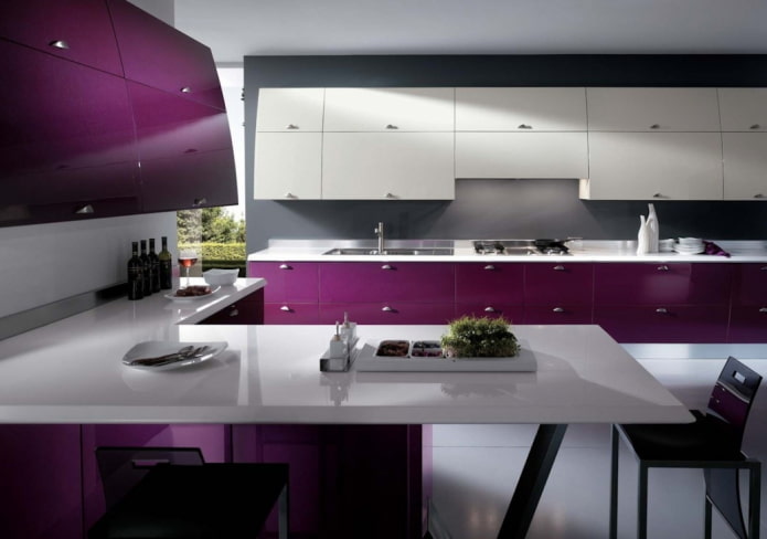 cozinha em tons de roxo no estilo hi-tech