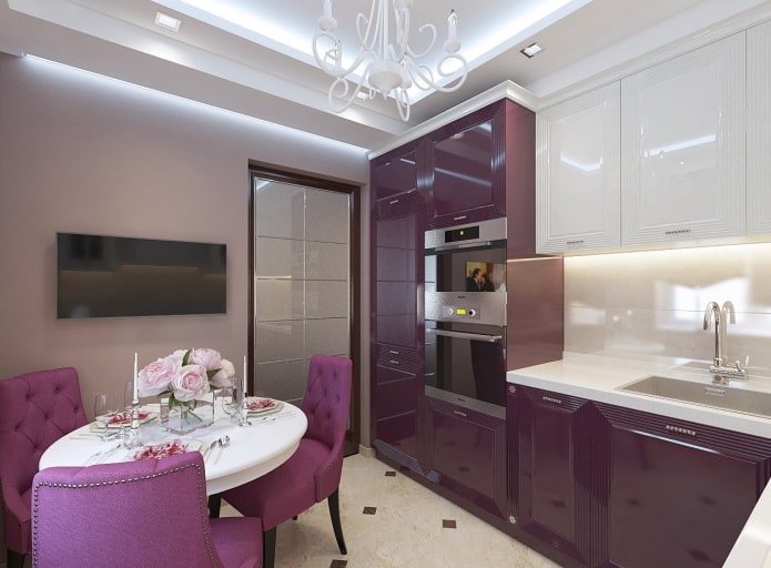 móveis em tons de roxo no interior da cozinha