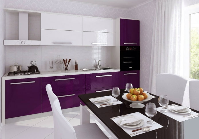 design de cozinha em tons de branco e roxo
