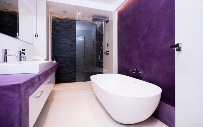 banheiro branco e roxo