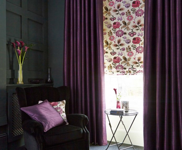 Combinação de cortinas lisas e estampadas