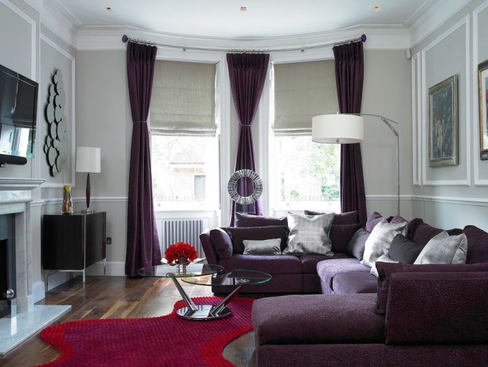 cortinas roxas na sala de estar