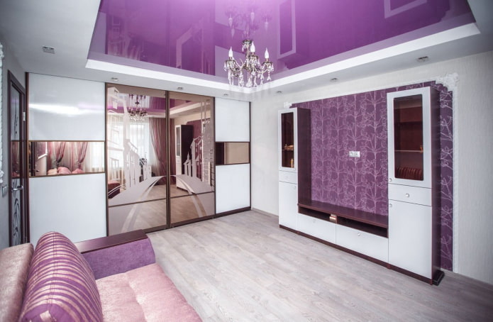 teto roxo de dois níveis no interior