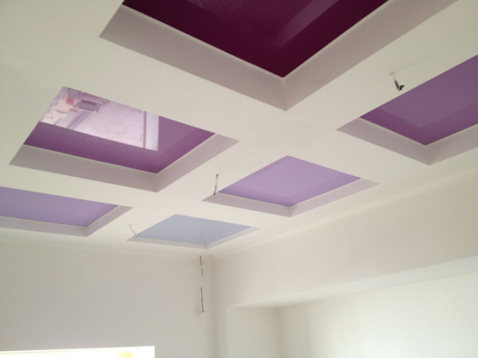 diferentes tons de roxo no teto