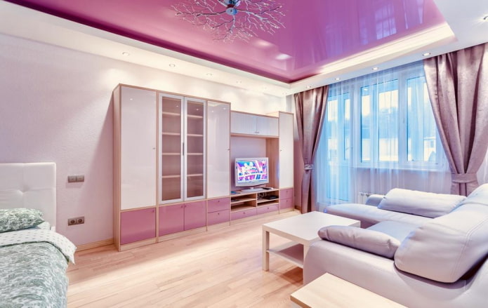 teto roxo na sala de estar