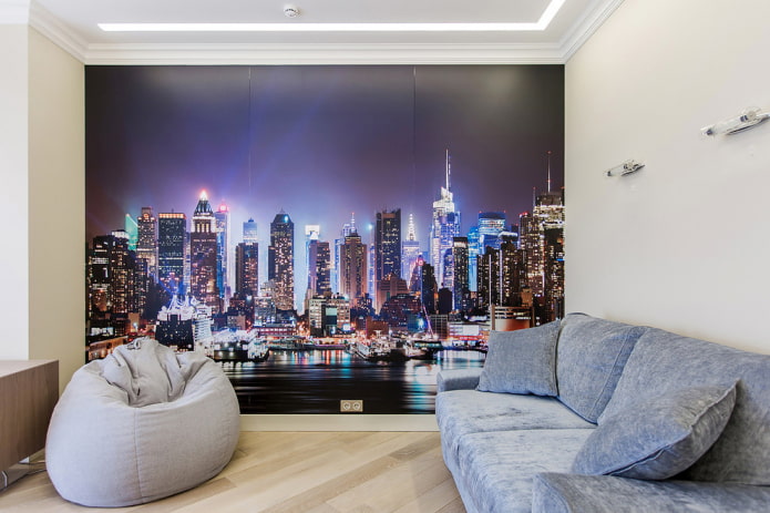 papel de parede com a imagem de uma cidade noturna na sala de estar