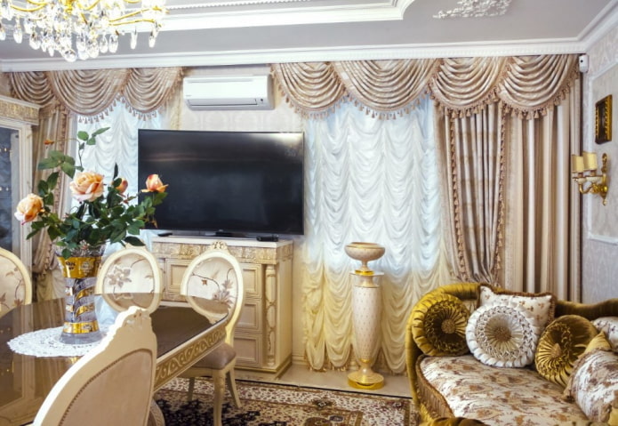 cortinas francesas no interior em estilo clássico