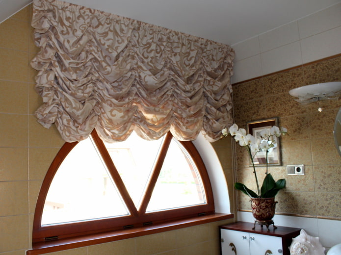 cortinas de toldo com padrão de monograma