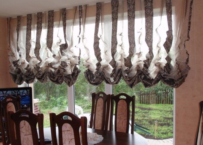 Cortinas francesas no interior
