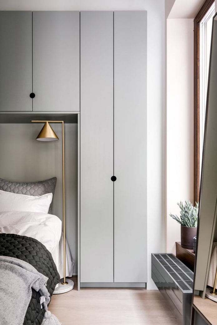 guarda-roupas no quarto
