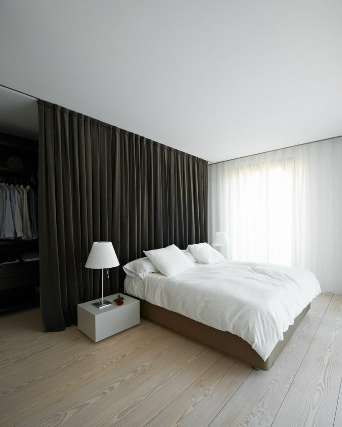 vestiário atrás da cama no interior do quarto
