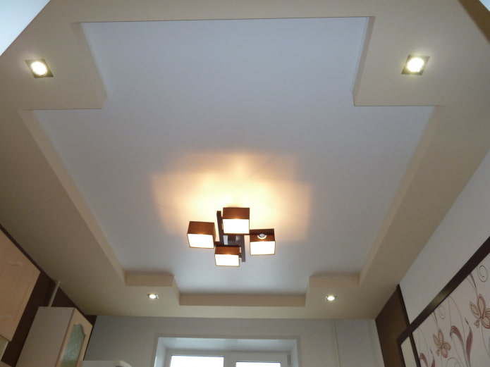 teto tensionado com gesso cartonado ao redor do perímetro