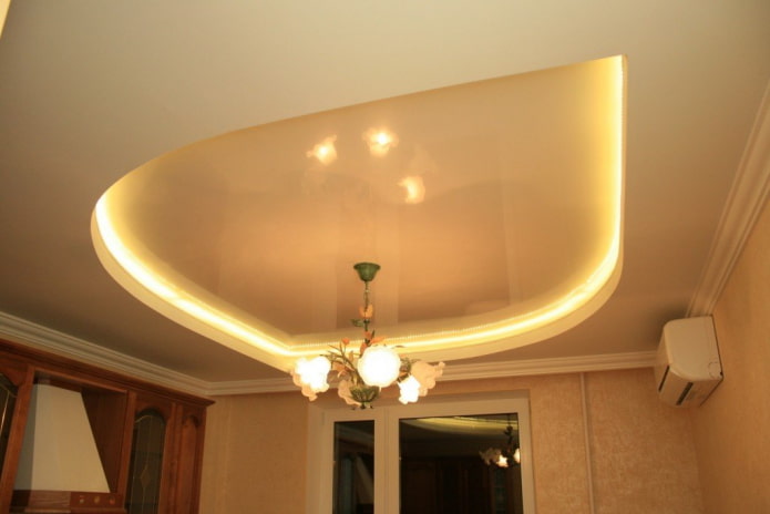 gesso cartonado e teto tenso com retroiluminação