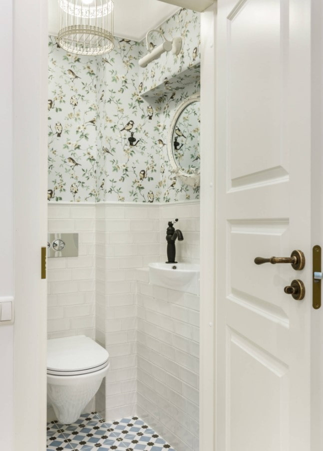combinando azulejos com papel de parede