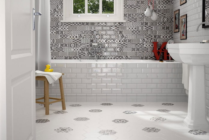 tela de banheiro com azulejos esmaltados