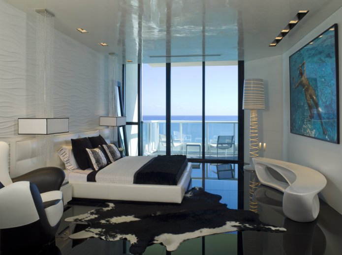quarto com janelas panorâmicas