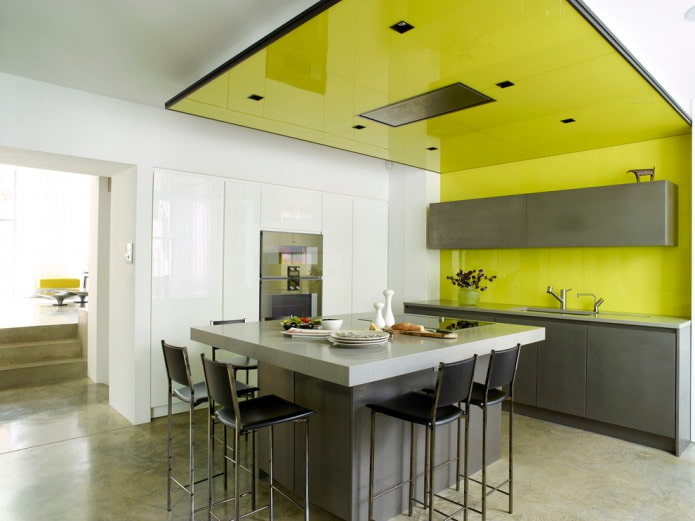 teto amarelo na cozinha