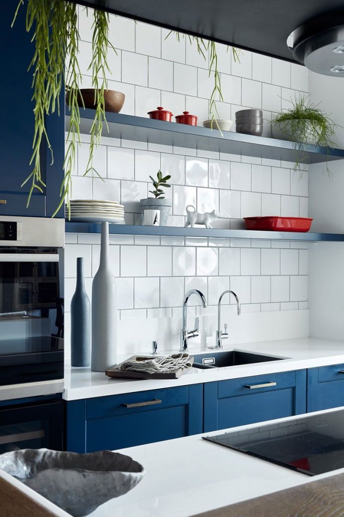 conjunto de cozinha azul bancada