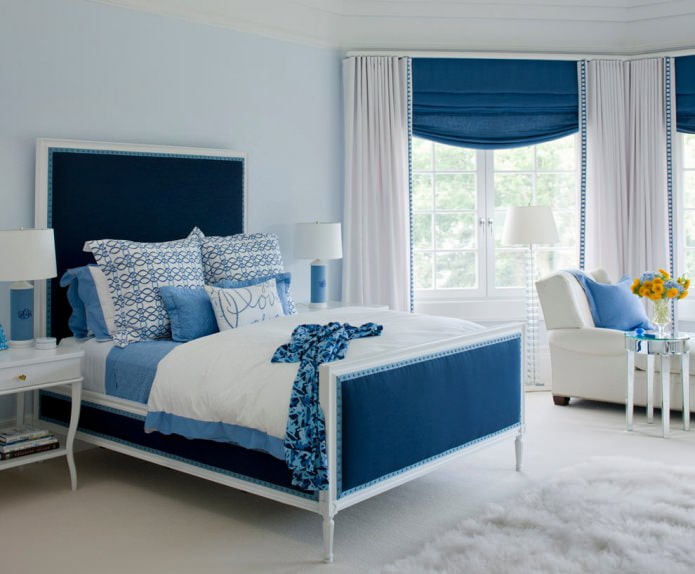 Quarto azul e azul claro