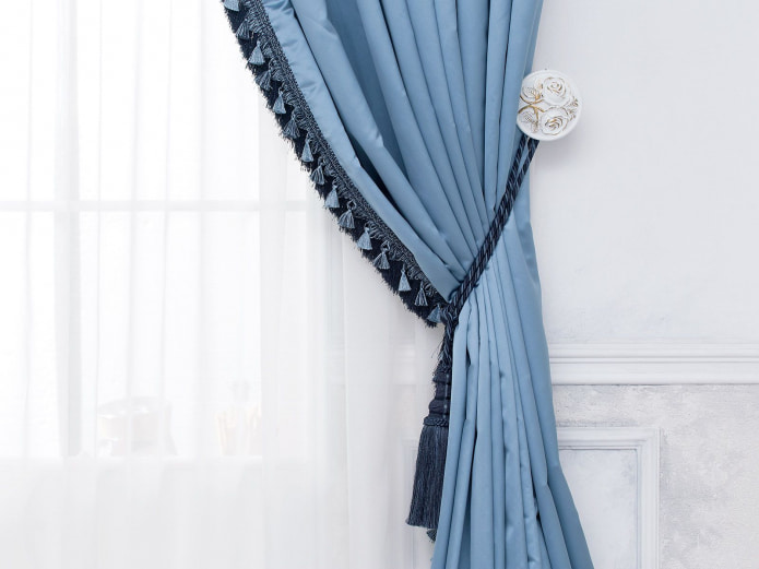 Borlas e franjas em cortinas
