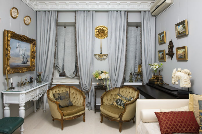 cortinas e decoração na sala de estar no estilo clássico