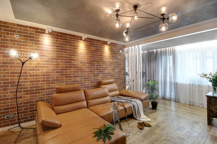 Sofá de couro na sala de estar