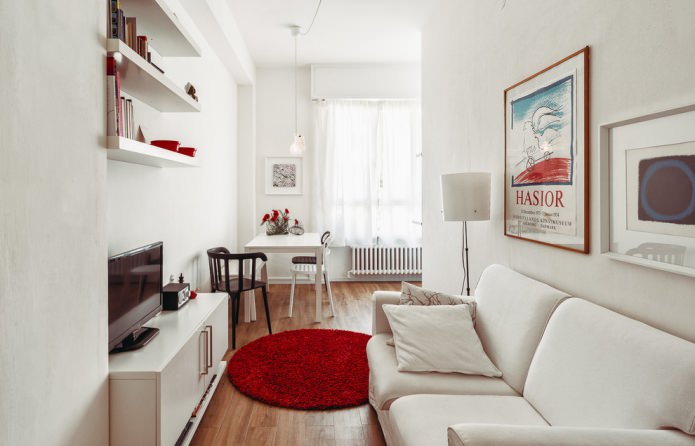 sala de estar em um apartamento pequeno