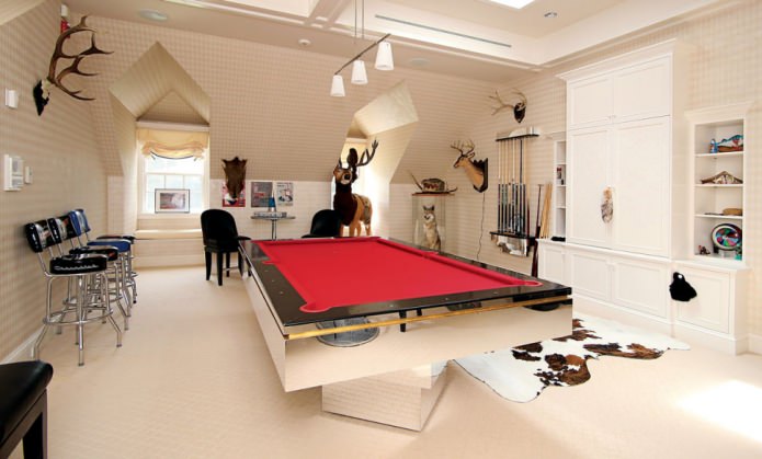 Interior da sala de bilhar na casa