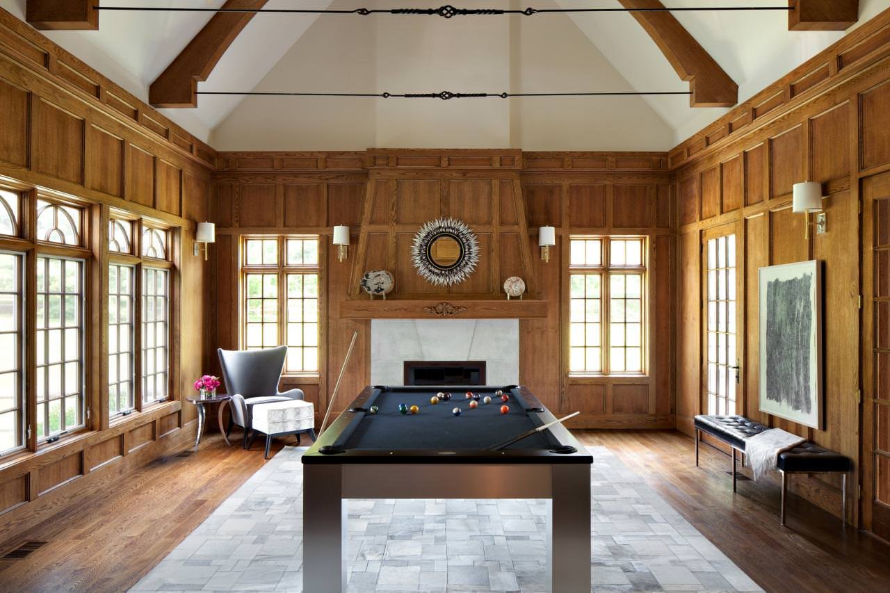 Interior de uma sala de bilhar na casa